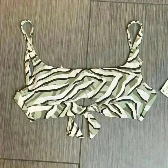 Bar III NWT Summer Sage Green Hypno Beach Cutout Self Tie Bikini Top Size S - Picture 2 of 9